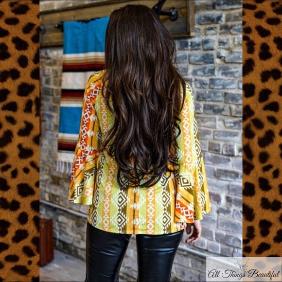•L&B Side-Knot Aztec Bell Sleeve Twist Top• - Picture 7 of 9
